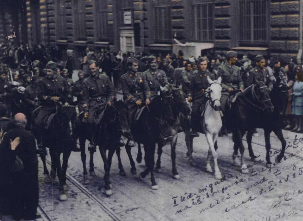 Zagreb, 9. svibnja 1945. godine. Štab Udarne brigade 'Braća Radić' na čelu Desetog korpusa. Na bijelom je konju Josip Skupnjak Vlado